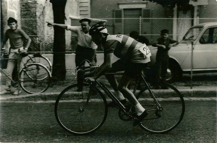 Vélo-club Savigny sur Orge 1966-1967-1968. "Mon père le bras en l'air"